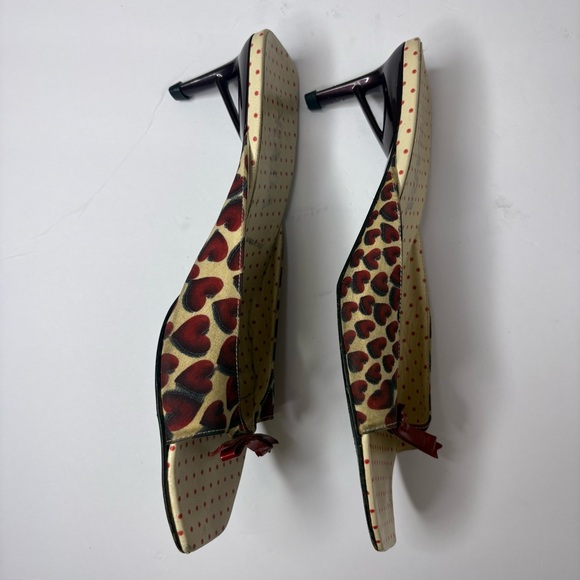 Prada red, cream and navy canvas leather heart mules
Size 39 - Picture 6 of 7